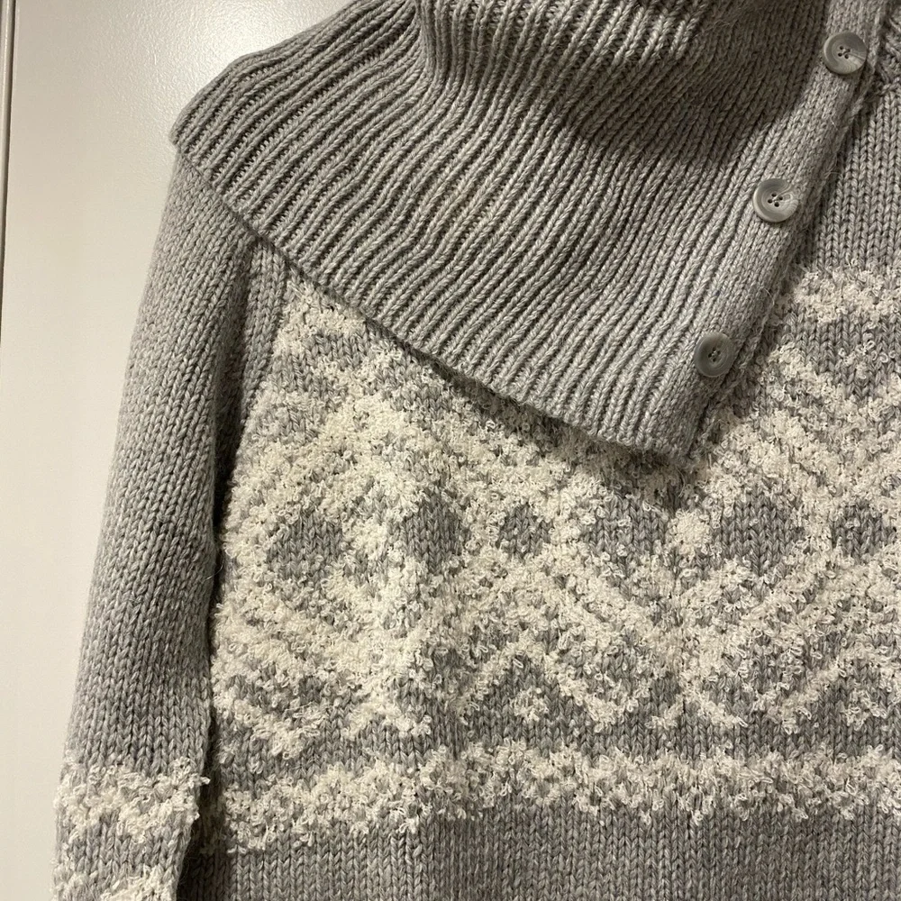(Size S, L, XL) Gray/Cream Knit Sweater